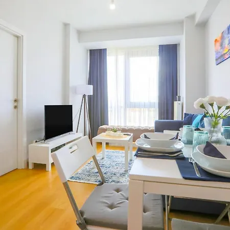 Business-friendly Res With Pool In Fikirtepe *