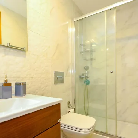 Business-friendly Res With Pool In Fikirtepe * Κωνσταντινούπολη