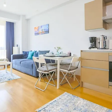 Business-friendly Res With Pool In Fikirtepe Κωνσταντινούπολη
