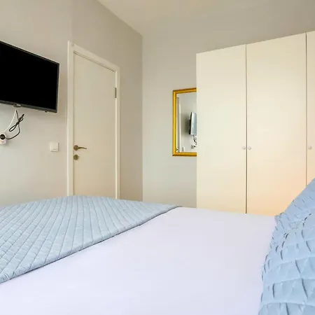 Business-friendly Res With Pool In Fikirtepe Κωνσταντινούπολη