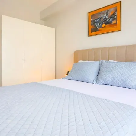 Business-friendly Res With Pool In Fikirtepe Κωνσταντινούπολη